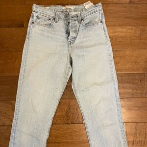 Light Wash Women’s LEVI’S Jeans